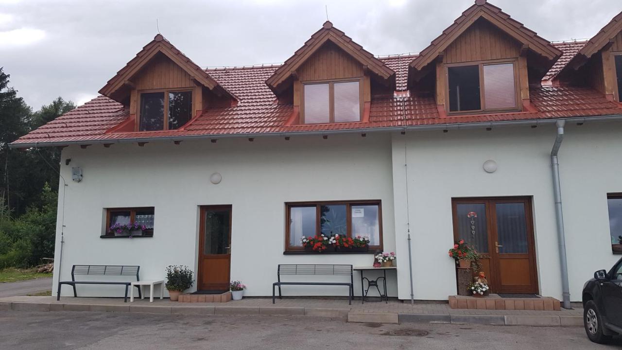 Apartamento Na Samote U Lesa -Rasovna Msecke Zehrovice Exterior foto
