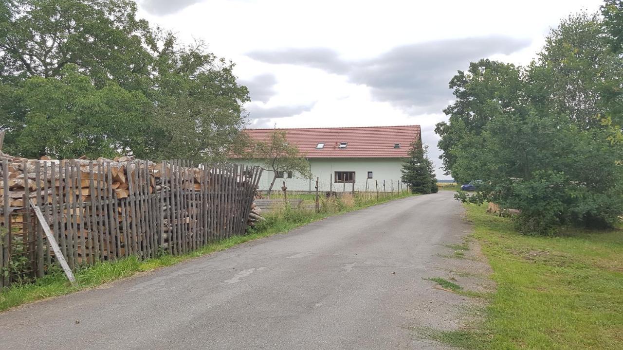 Apartamento Na Samote U Lesa -Rasovna Msecke Zehrovice Exterior foto