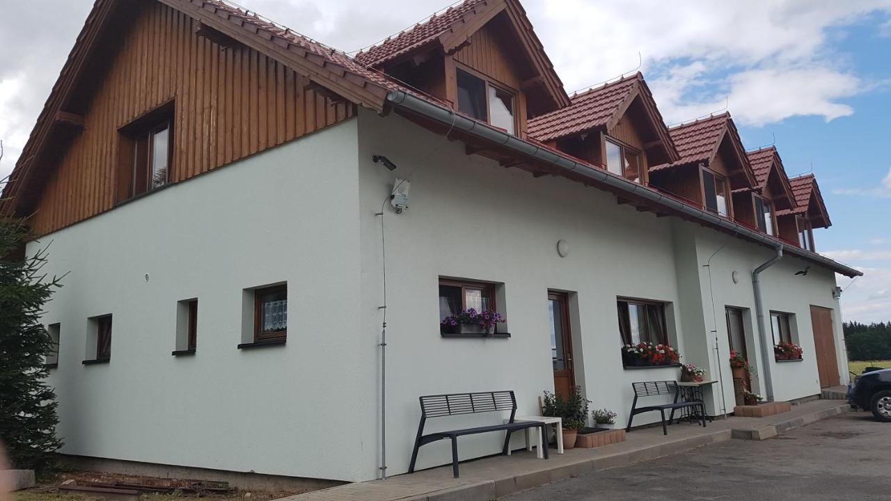 Apartamento Na Samote U Lesa -Rasovna Msecke Zehrovice Exterior foto